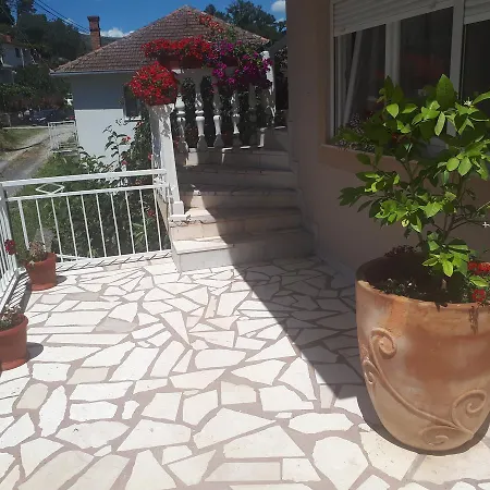 Sunny House Apartament *
